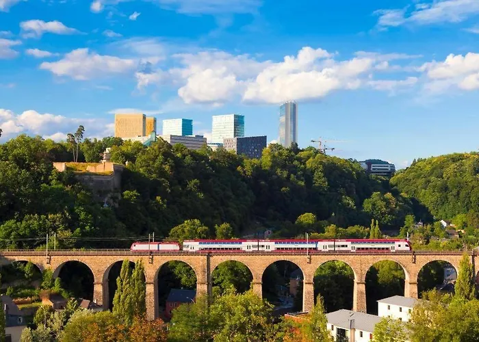 Large Family Retro Flat In Center- Large Terrace & Garden View, Free Parking Luxemburgo