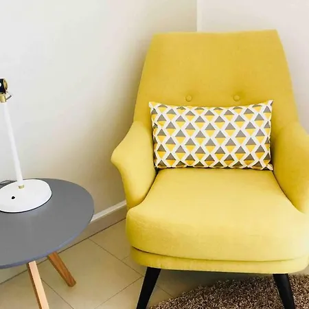 Large Family Retro Flat In Center- Large Terrace & Garden View, Free Parking