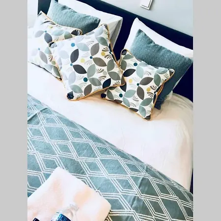 Daire Large Family Retro Flat In Center- Large Terrace & Garden View, Free Parking