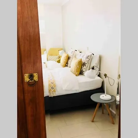 Large Family Retro Flat In Center- Large Terrace & Garden View, Free Parking *