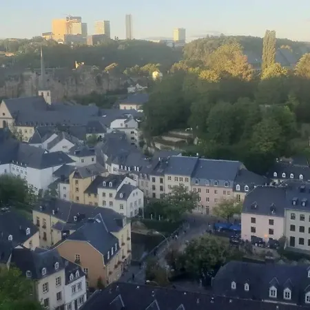 Large Family Retro Flat In Center- Large Terrace & Garden View, Free Parking *