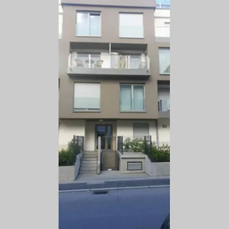 Large Family Retro Flat In Center- Large Terrace & Garden View, Free Parking