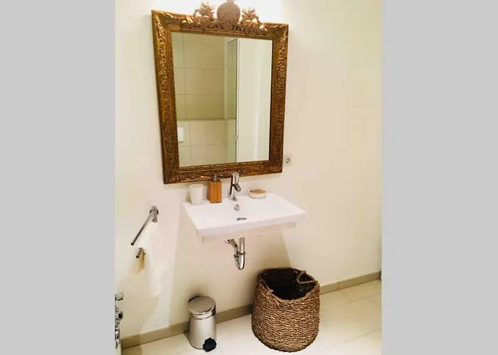 Large Family Retro Flat In Center- Large Terrace & Garden View, Free Parking Lussemburgo