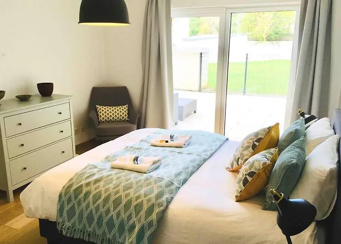 Large Family Retro Flat In Center- Large Terrace & Garden View, Free Parking Lussemburgo