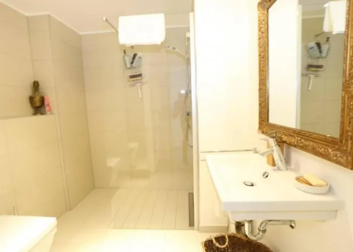 Appartamento Large Family Retro Flat In Center- Large Terrace & Garden View, Free Parking *