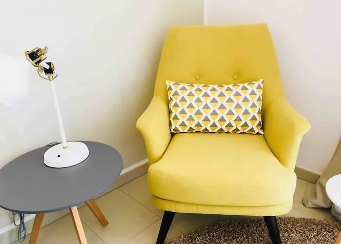 Large Family Retro Flat In Center- Large Terrace & Garden View, Free Parking