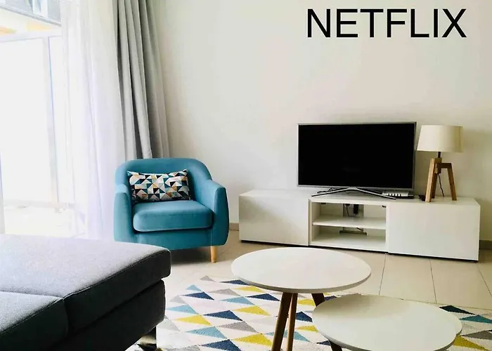 Large Family Retro Flat In Center- Large Terrace & Garden View, Free Parking