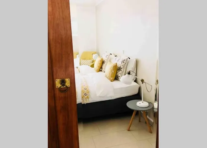 Large Family Retro Flat In Center- Large Terrace & Garden View, Free Parking *