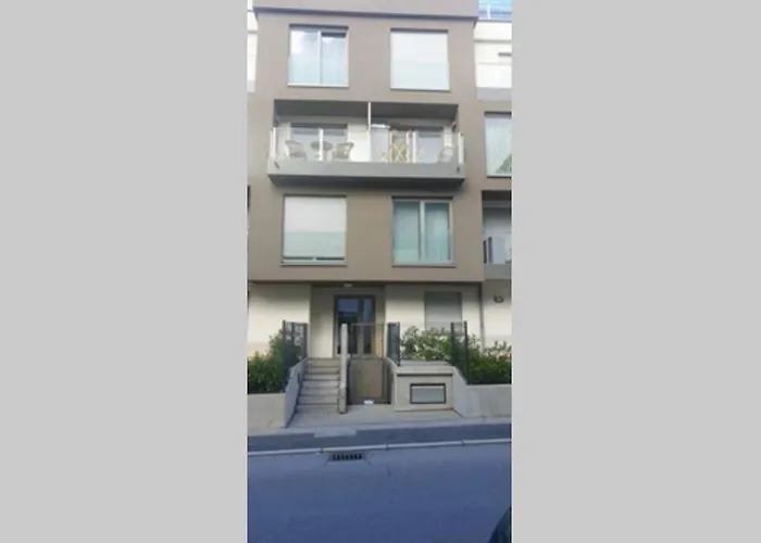 Large Family Retro Flat In Center- Large Terrace & Garden View, Free Parking