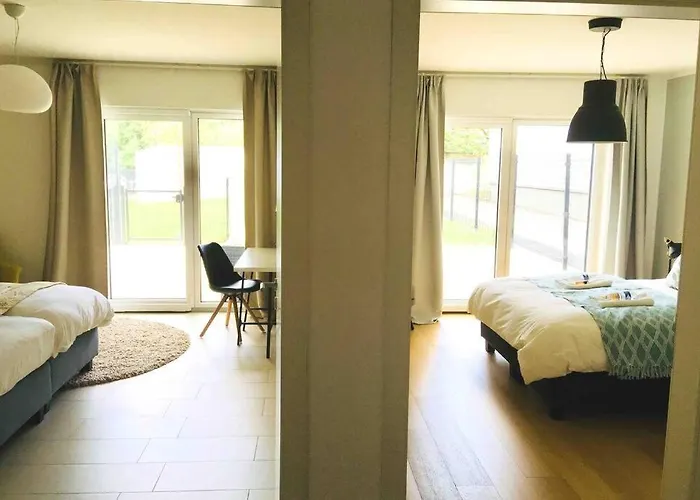 Large Family Retro Flat In Center- Large Terrace & Garden View, Free Parking Apartman *