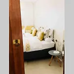 Large Family Retro Flat In Center- Large Terrace & Garden View, Free Parking *