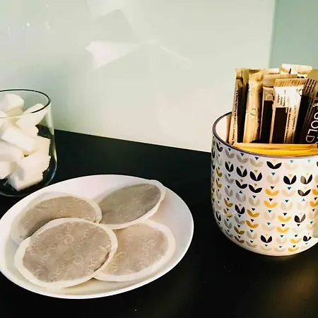 Large Family Retro Flat In Center- Large Terrace & Garden View, Free Parking 아파트 *