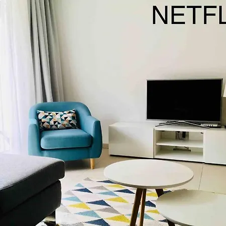 Large Family Retro Flat In Center- Large Terrace & Garden View, Free Parking