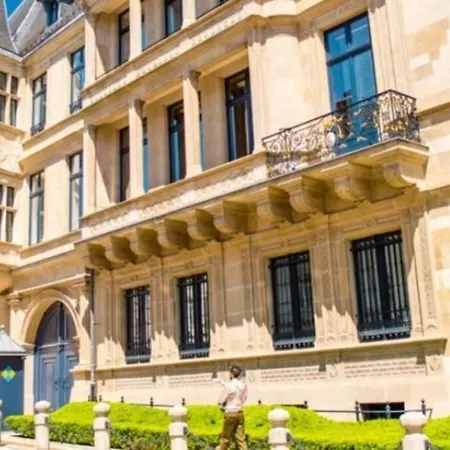 Large Family Retro Flat In Center- Large Terrace & Garden View, Free Parking