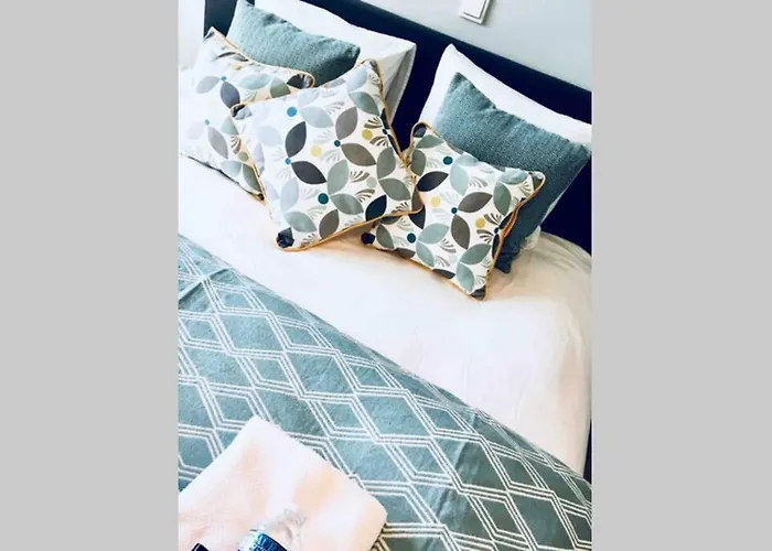 아파트 Large Family Retro Flat In Center- Large Terrace & Garden View, Free Parking